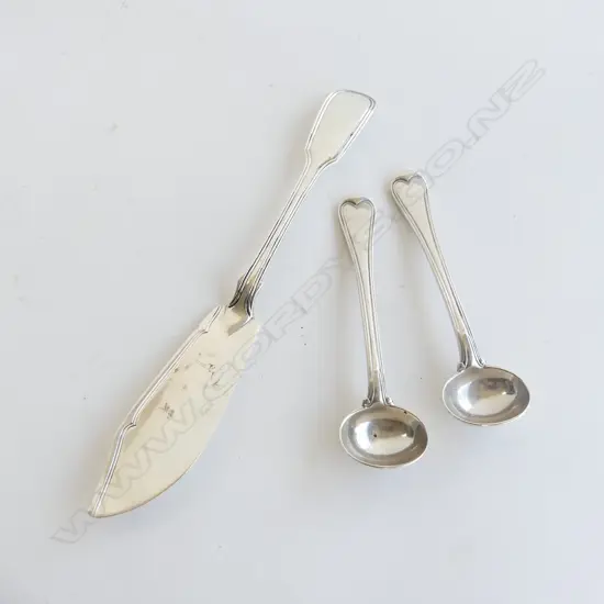 3 SILVER OLD ENGLISH & THREAD PCES: PR SALT SPOONS + BUTTER KNIFE 109gm 