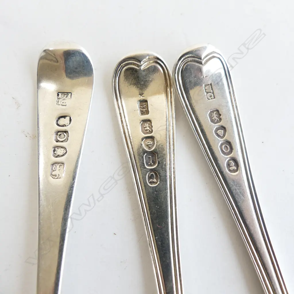 SET 7 GEO.111 & GEO.1V SILVER OLD ENGLISH & THREAD DESSERT SPOONS 231gm Image 1++