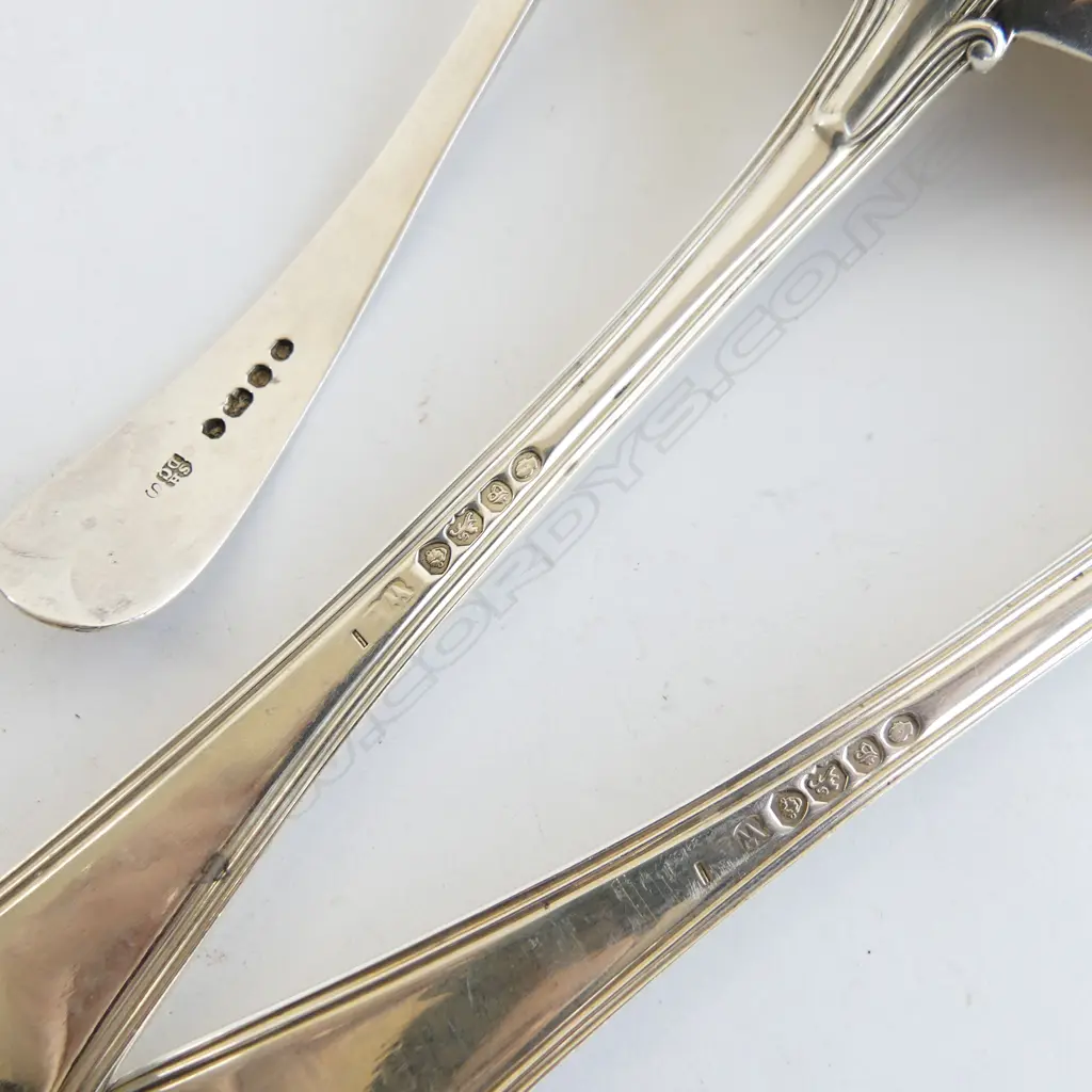 3 SILVER OLD ENGLISH & THREAD LADLES, 2 x WILLIAM IV, London 1837 + 1 x 1842, 233gm Image 1++