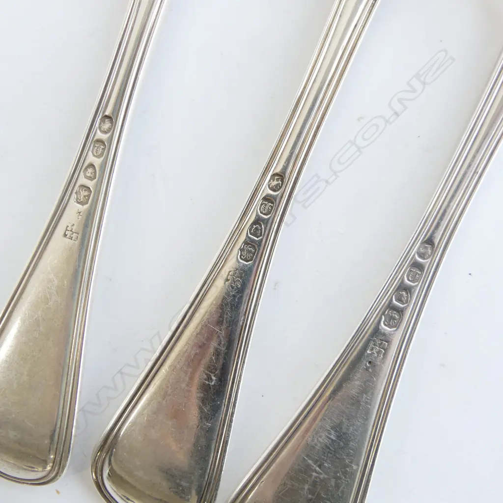 SET 6 VICTORIAN SILVER OLD ENGLISH & THREAD TABLE FORKS 543gm Image 1++