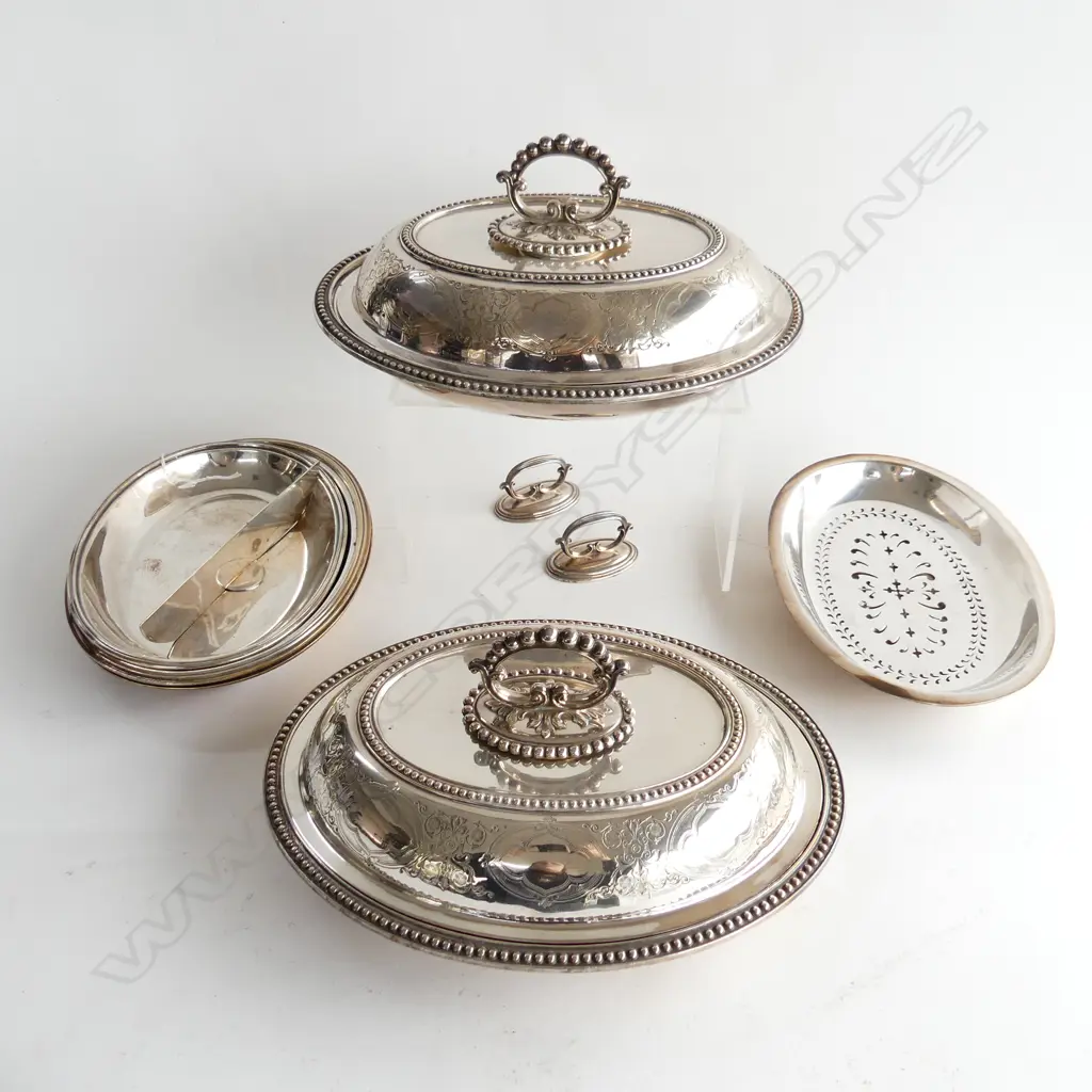 TWO PAIRS SILVER PLATE WARMING DISHES 2 LARGE 2 SMALL ONE LID MISSING Image 1++