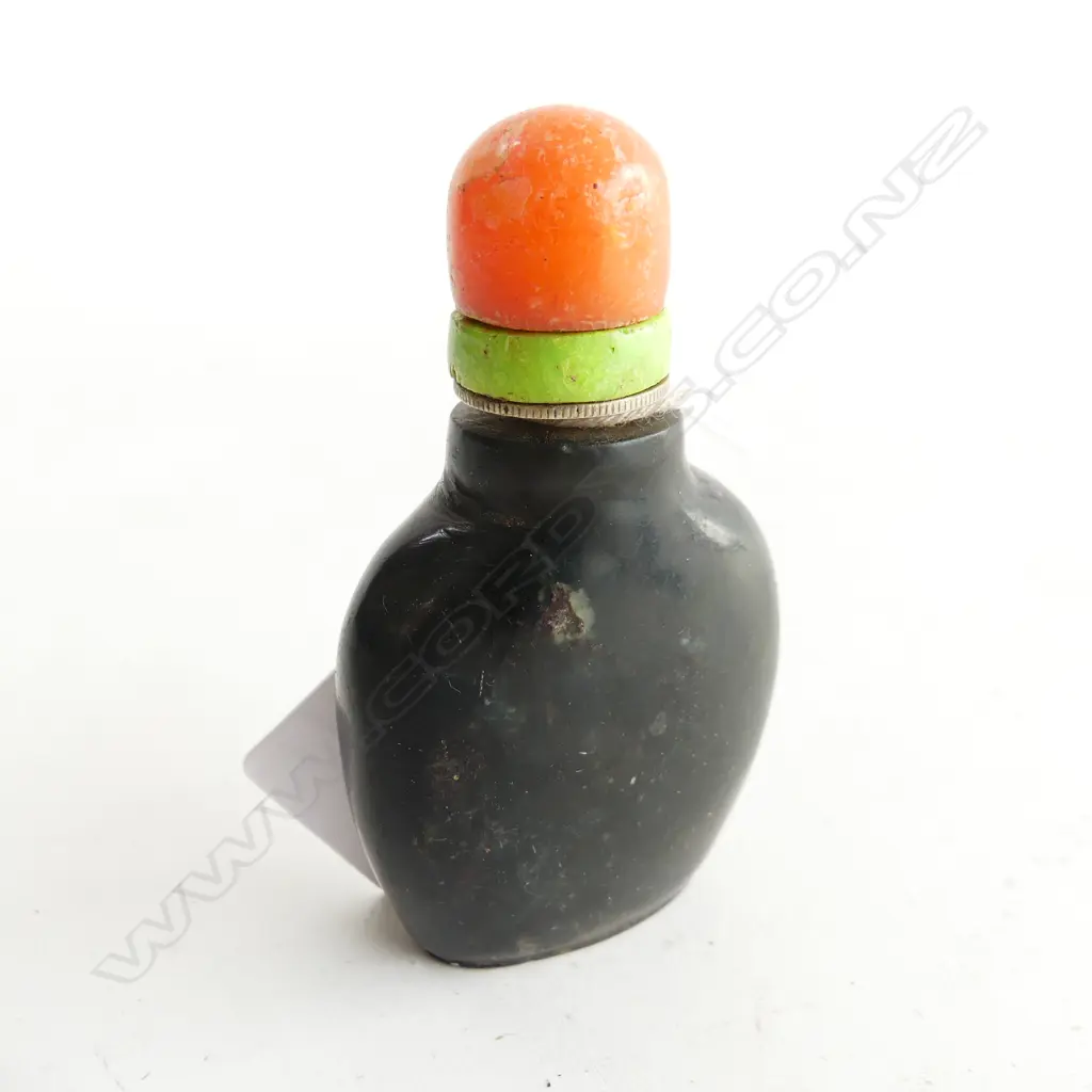 SPINACH JADE SNUFF BOTTLE H.75mm Image 1++