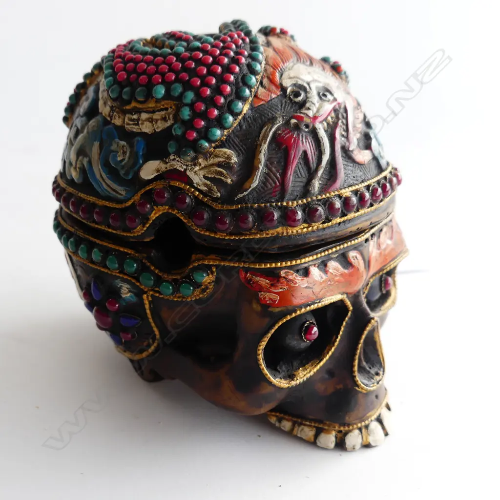 SMALL RESIN SKULL  Image 1++
