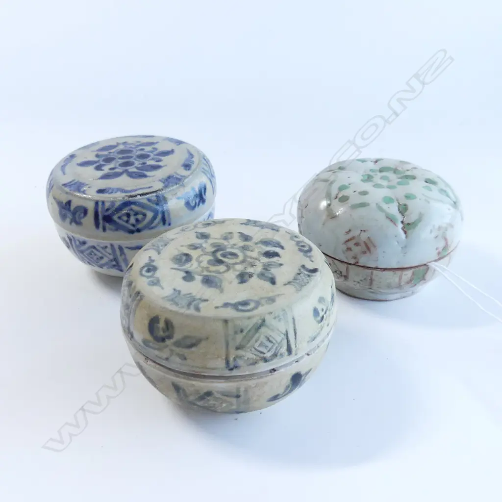 2 VIETNAMESE B/W COVERED BOXES + CHINESE MELON SHAPED SWATOW BOX 70mm dia Image 1++