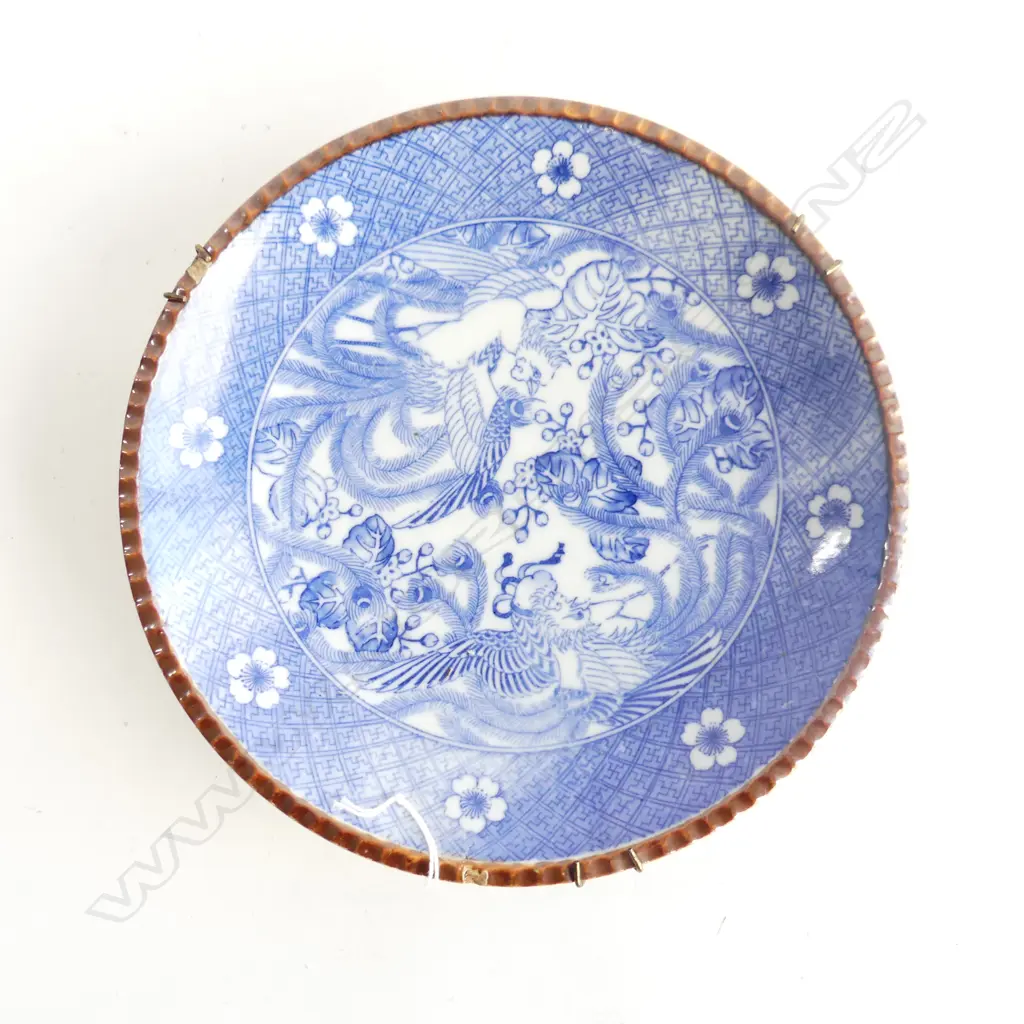 VINTAGE ORIENTAL BLUE & WHITE PLATE WITH PIE CRUST RIM  (2 CHIPS TO RIM) DIA 245MM Image 1++