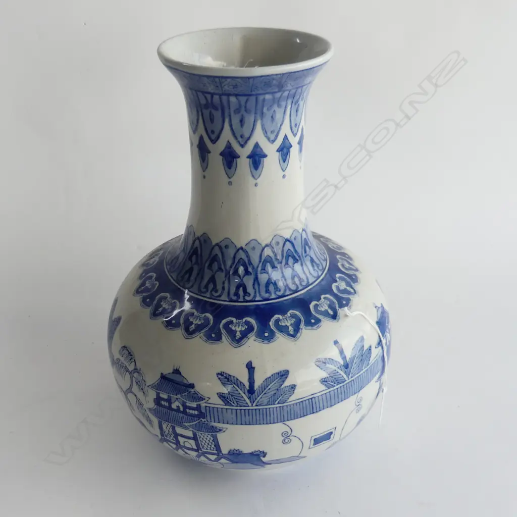 LARGE CHINESE B/W VASE H340MM Image 1++