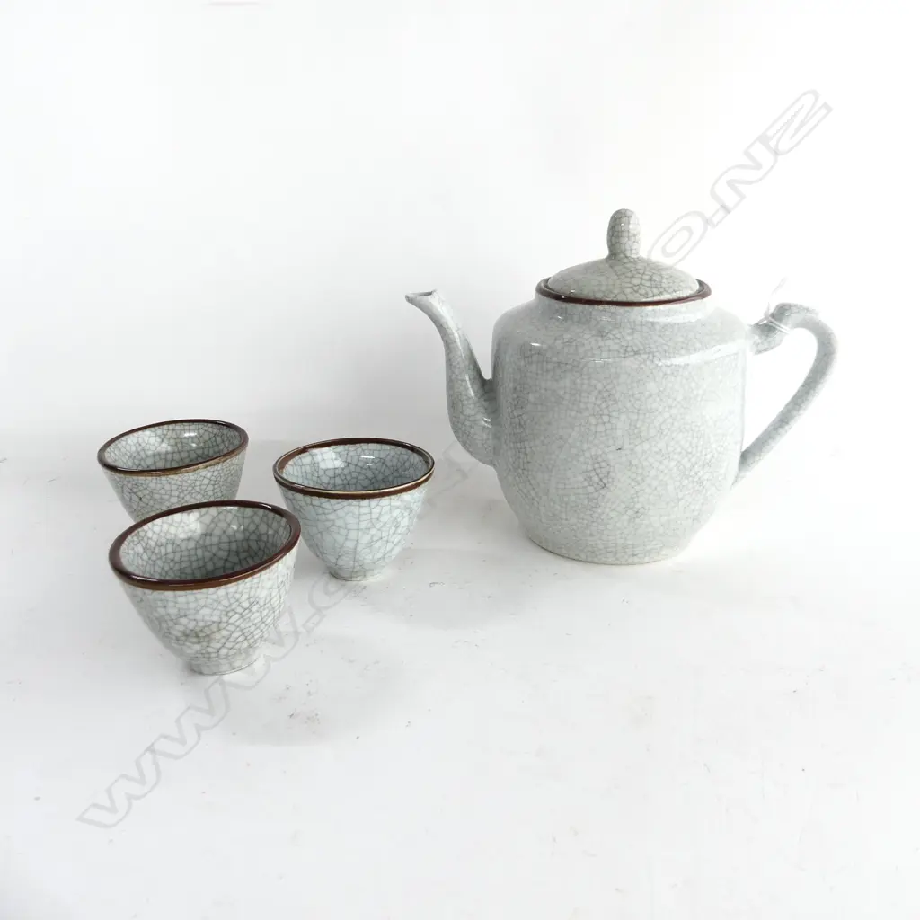 CHINESE CRACKLE GLAZE TEAPOT w. 3 CUPS  Image 1++