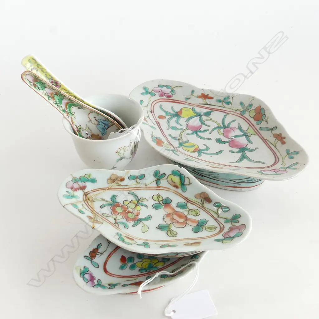 VINTAGE ORIENTAL TEA CUP, 3 GRADUATED DISHES (A/F) (L 215, 613, 135MM) & 2 SERVING SPOONS (1 A/F) Image 1++
