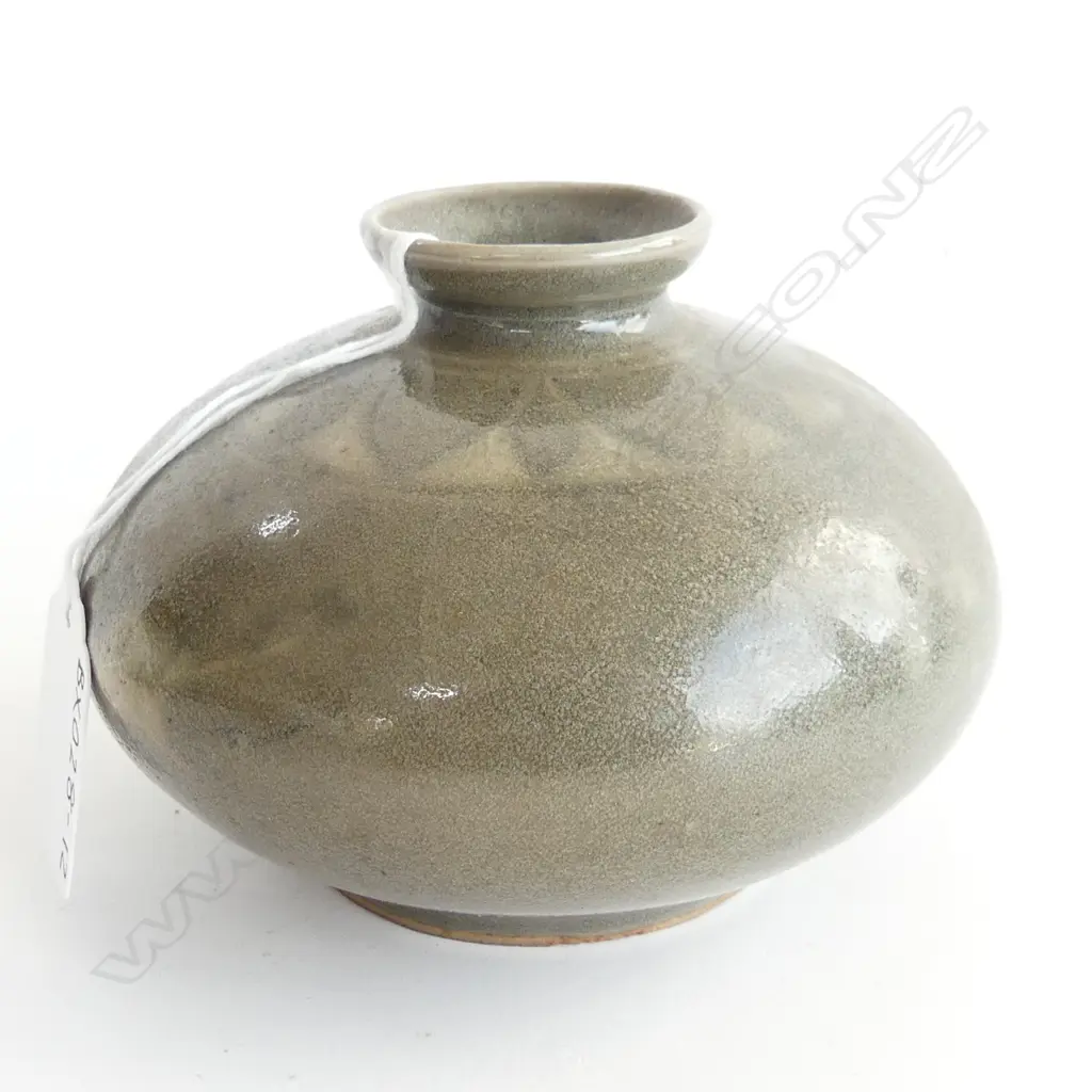 EARLY 20TH CENTURY KOREAN CELEDON VASE   H.100MM Image 1++