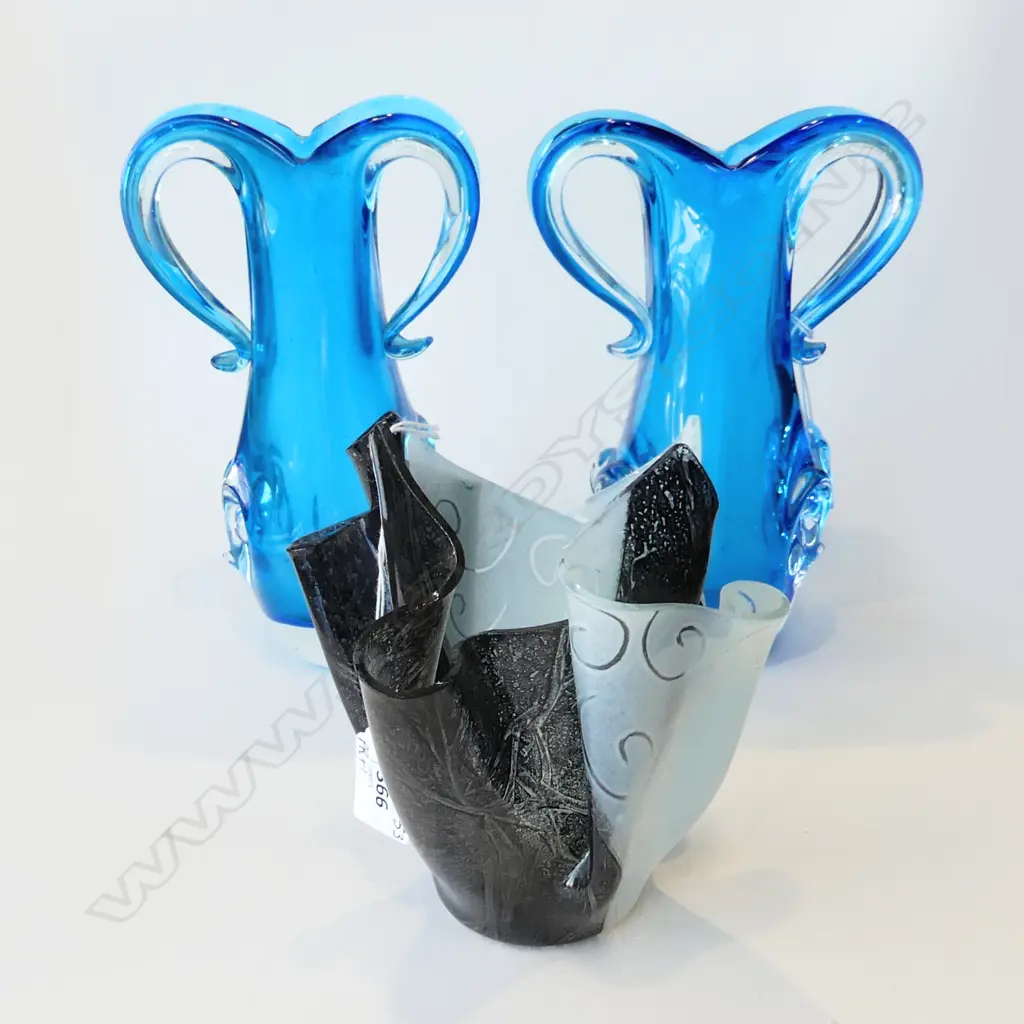 PR BLUE MURANO STYLE GLASS VASES (H. 215MM) & ART GLASS HANDKERCHIEF VASE SIGNED 'DF' (H.170MM) Image 1++