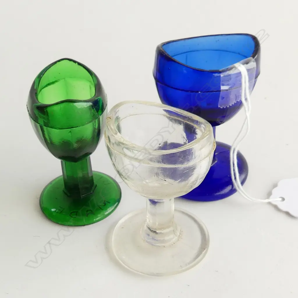THREE VINTAGE GLASS EYE BATHS GREEN, COBALT BLUE AND CLEAR H. 6MMM, H. 60MM Image 1++