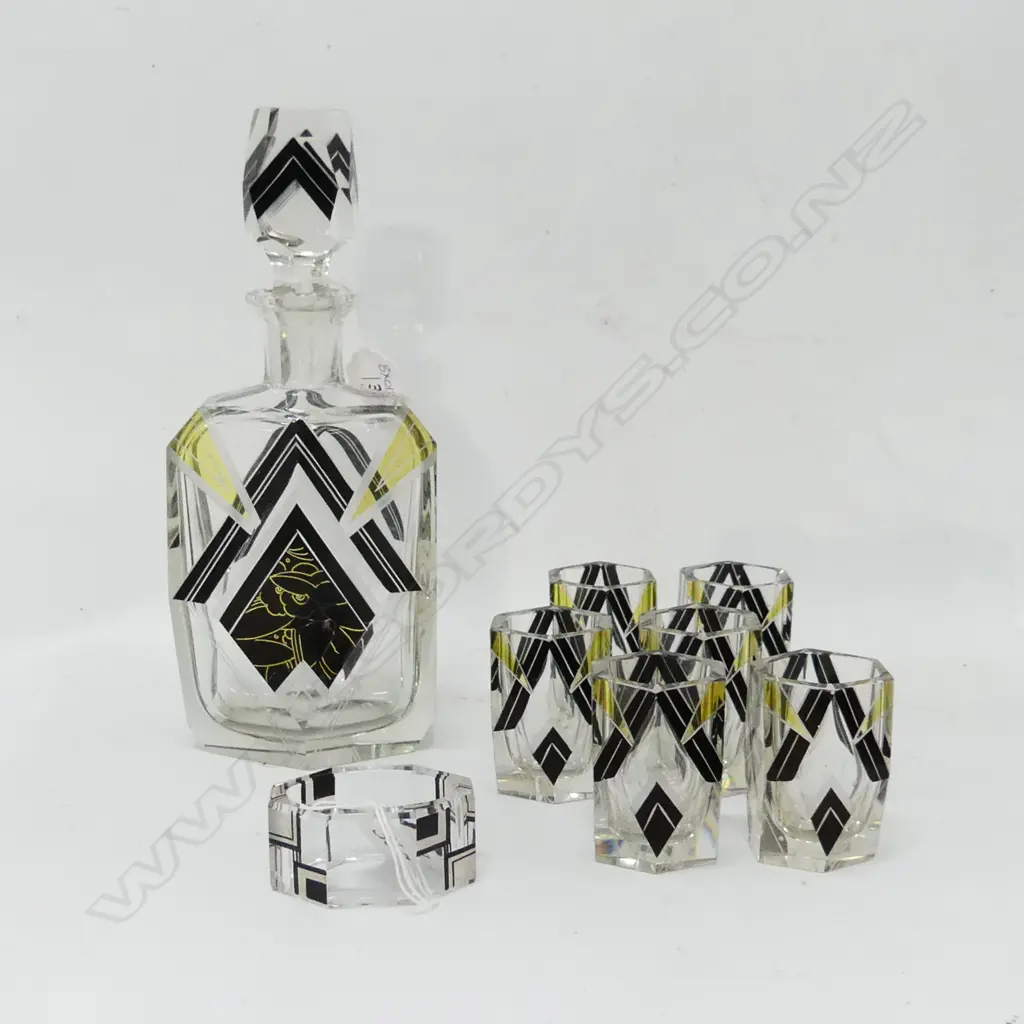 ART DECO DECANTER AND 6 GLASSES AND NAPKIN RING SMALL CHIP TO LIP H 250 MM Image 1++