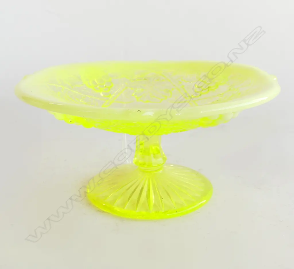 URANIUM CITRON GLASS COMPORT, DIA 155MM Image 1++