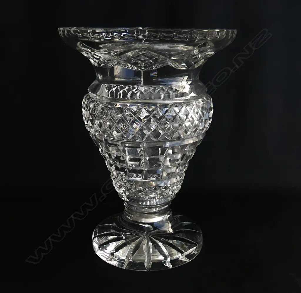 LG CRYSTAL VASE H.205mm  (small chip to top rim) Image 1++