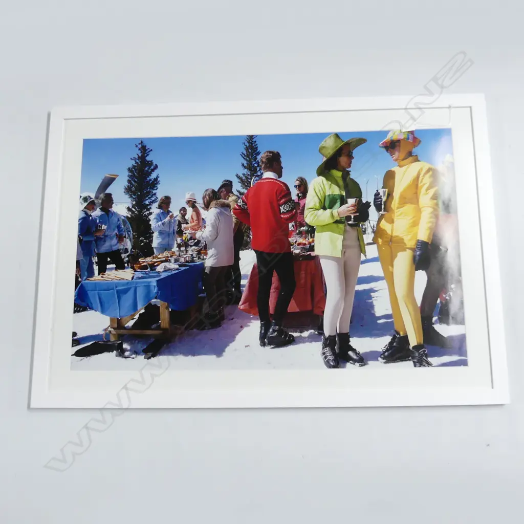 LG SLIM AARONS DIGITAL PRINT 'SNOWMASS GATHERING 1968' 510x810mm Image 1++