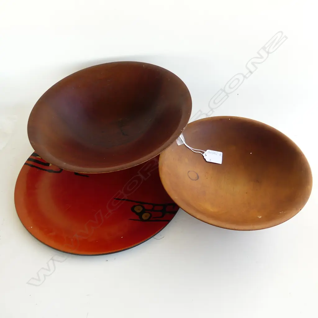 2 NZ VINTAGE WOODS BOWLS & LACQUER TRAY:'MT.EDEN TURNERY' kauri + 'KONIN' Scandinavian Styled  Image 1++