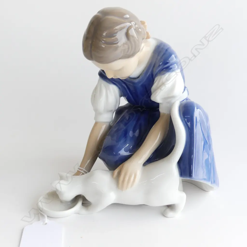 B&D DENMARK, GIRL WITH CAT, No. #1745, H.130mm Image 1++