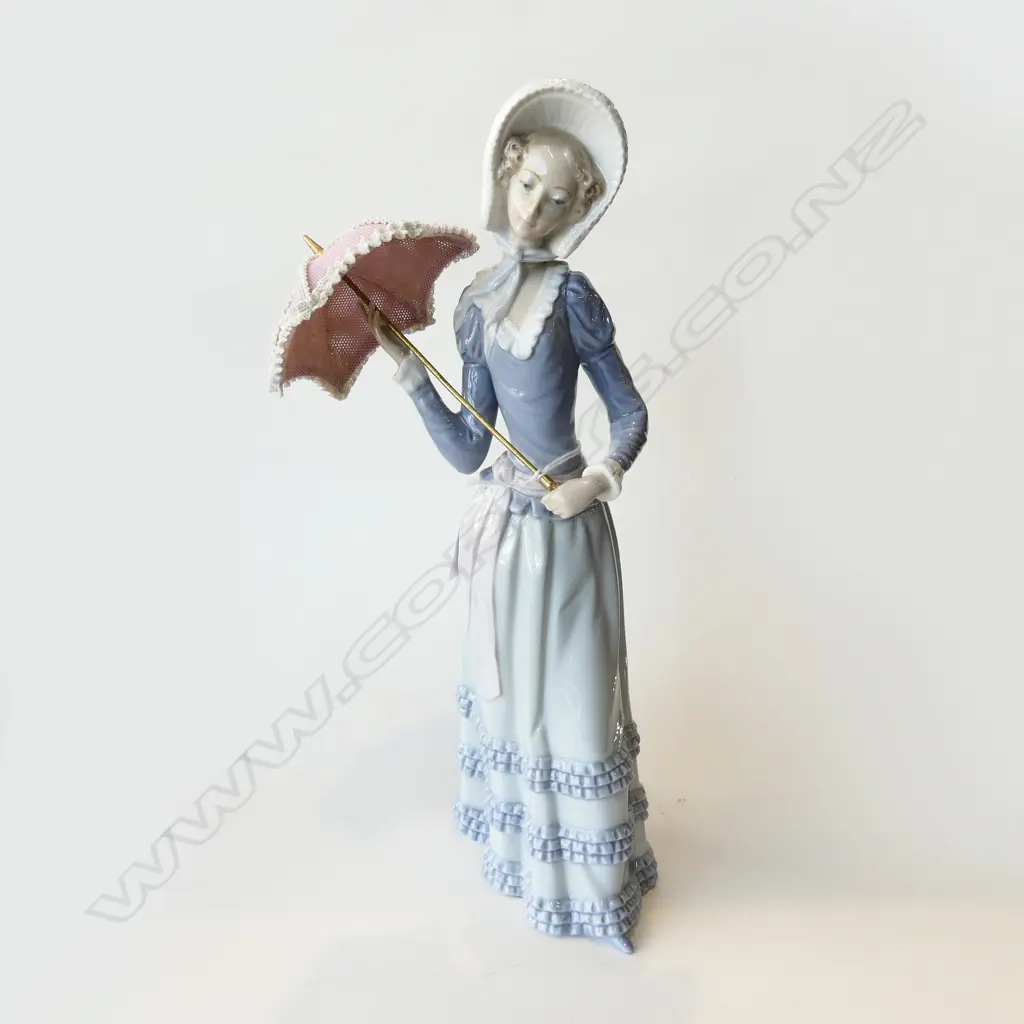 LLADRO FIGURINE; WOMAN w. PARASOL H.315mm minor losses to parasol lace Image 1++