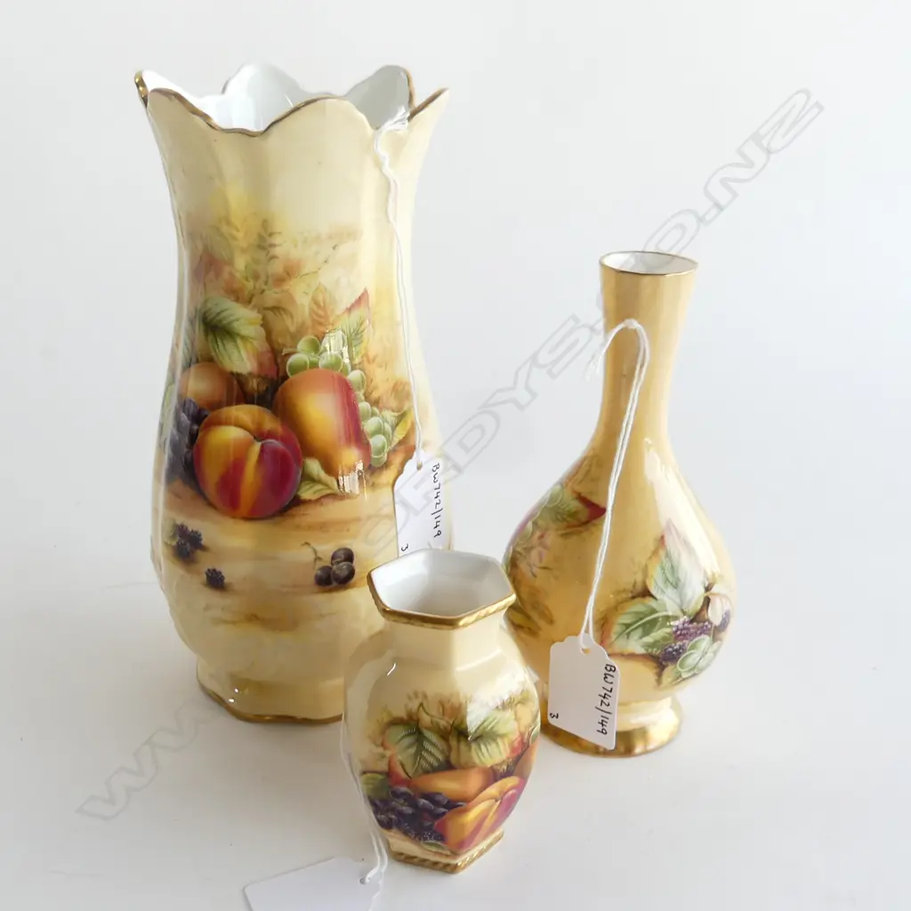 3 ATNSLEY FRUIT PAT VASES H190  160  90MM Image 1++