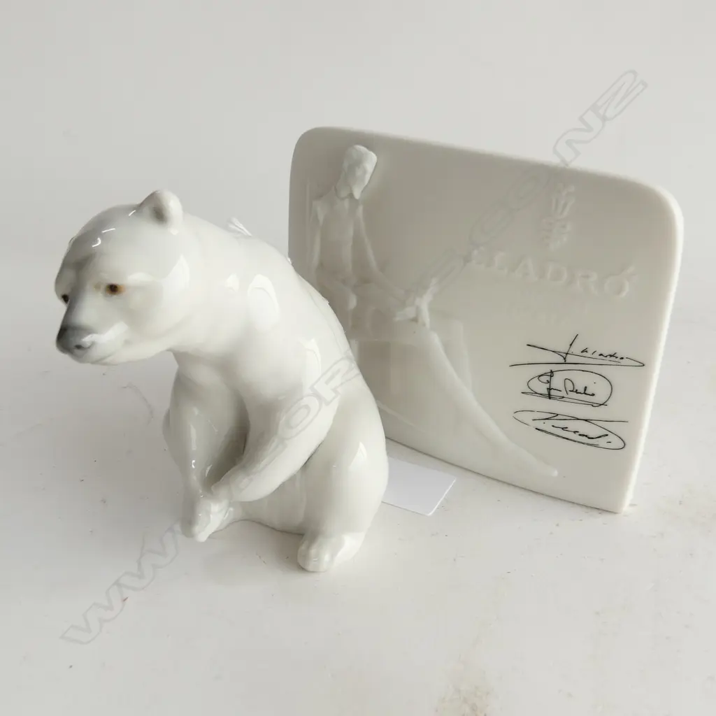LLADRO POLAR BEAR H.115 & COLLECTORS SOCIETY PLAQUE W.150mm Image 1++