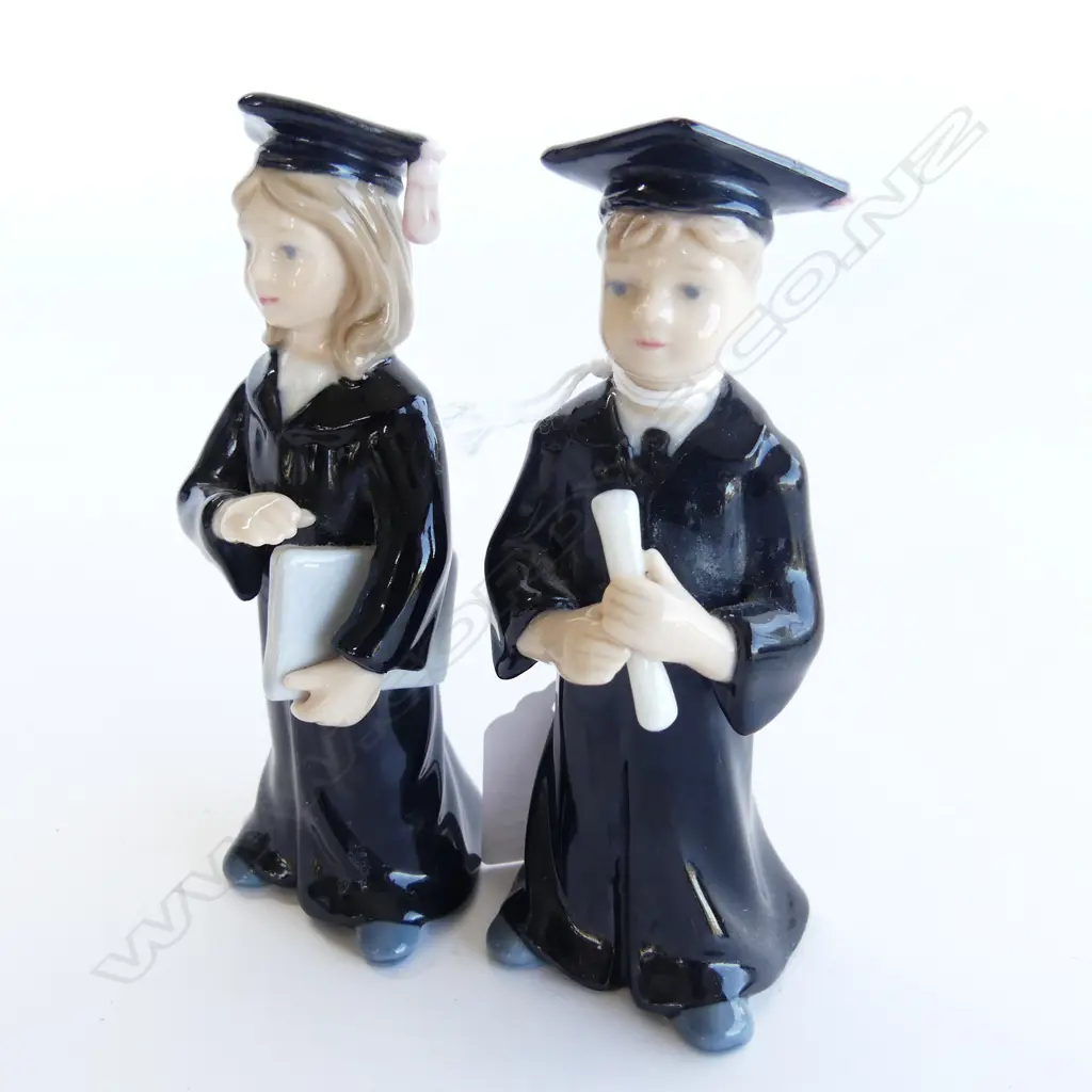 PR COSMOS FIGURES BOY & GIRL GRADUATES H120MM Image 1++