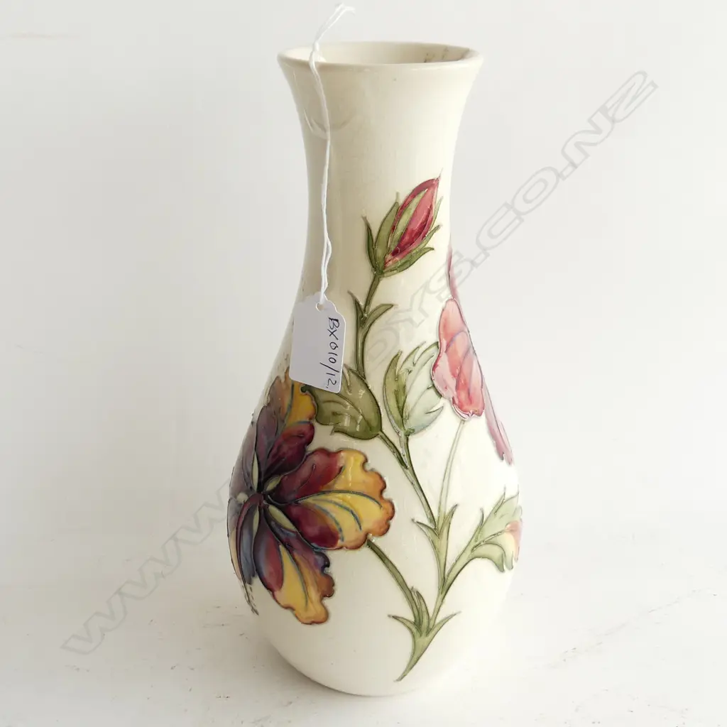LG MOORCROFT VASE - HYDRANGEA ON WHITE GROUND H.265mm - small rim fault Image 1++