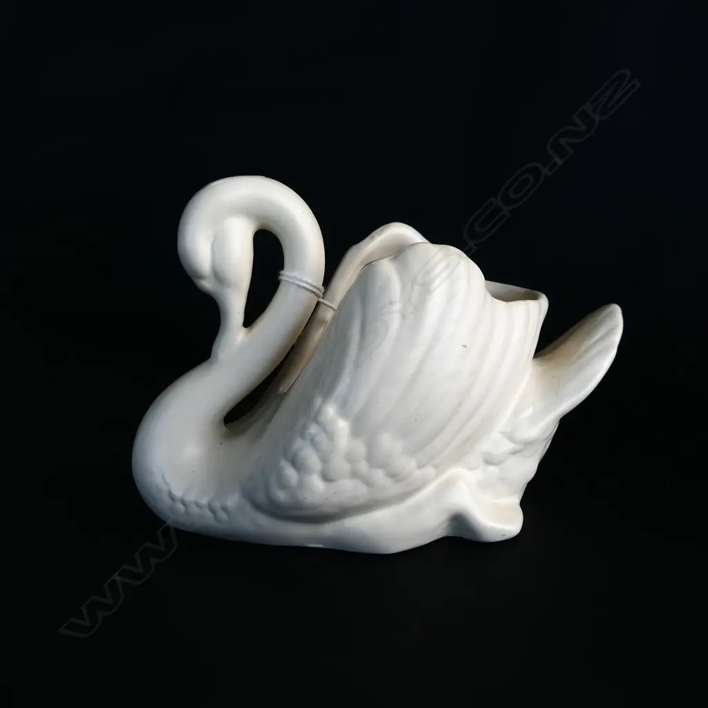 CROWN LYNN SMALL SWAN. C1950. 154. (DOT) BASESTAMP. W.140mm H. 95mm Image 1++