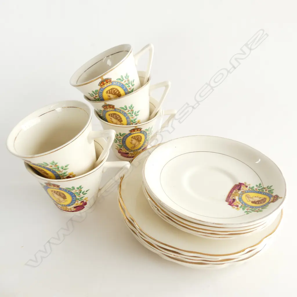 SET OF 5 QEII 1953 CORONATION TRIOS – 5 CUPS Image 1++