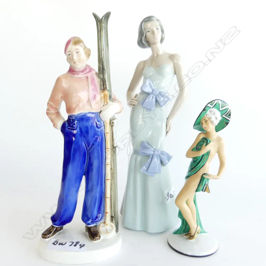 3 FEMALE FIGURINES; NAO H.300mm Image 1++