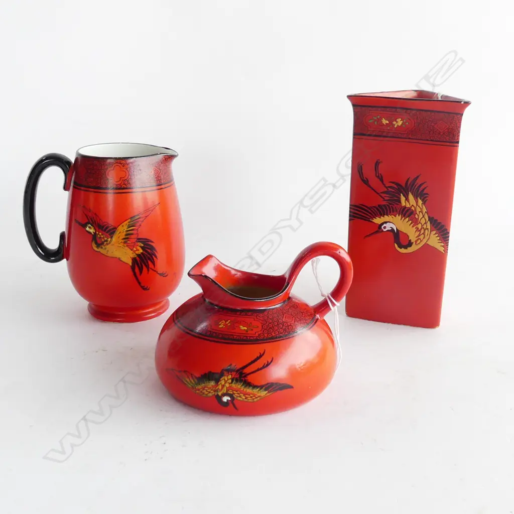 3 PCS ART DECO SHELLEY ORANGE STORK PCS; TRIANGULAR VASE (H. 150MM) & 2 JUGS (H. 115 & 85MM) Image 1++