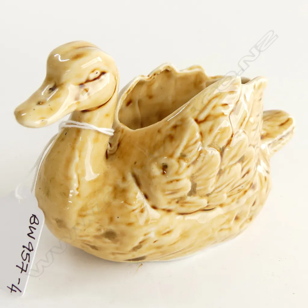 BENHAR TAN GLAZED POTTERY SWAN L. 130MM Image 1++