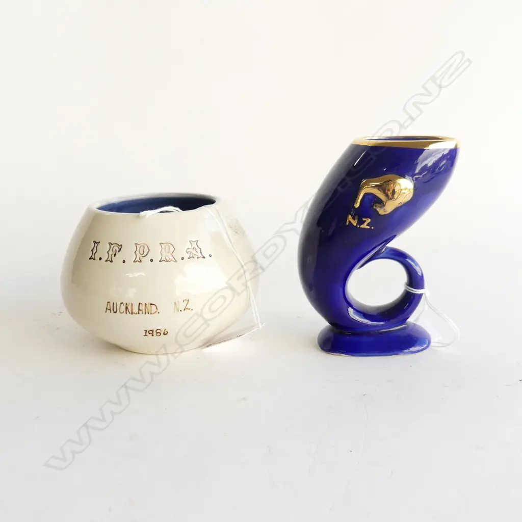 TEMUKA POTTERY INTERNATIONAL FED. OF PARKS & RECREATION ADMIN VESSEL '86 H95MM & FORRESTWARE COBALT & GOLD KIWI VASE Image 1++