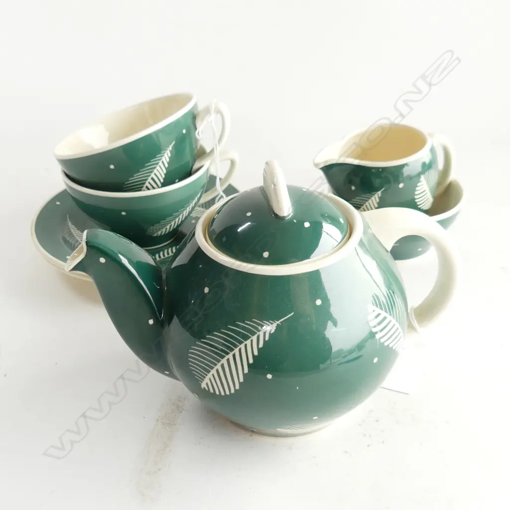 SUSIE COOPER TEASET/TEA POT /2 CUPS AND SAUCERS/SUGAR BOWL AND JUG H 120 MM Image 1++