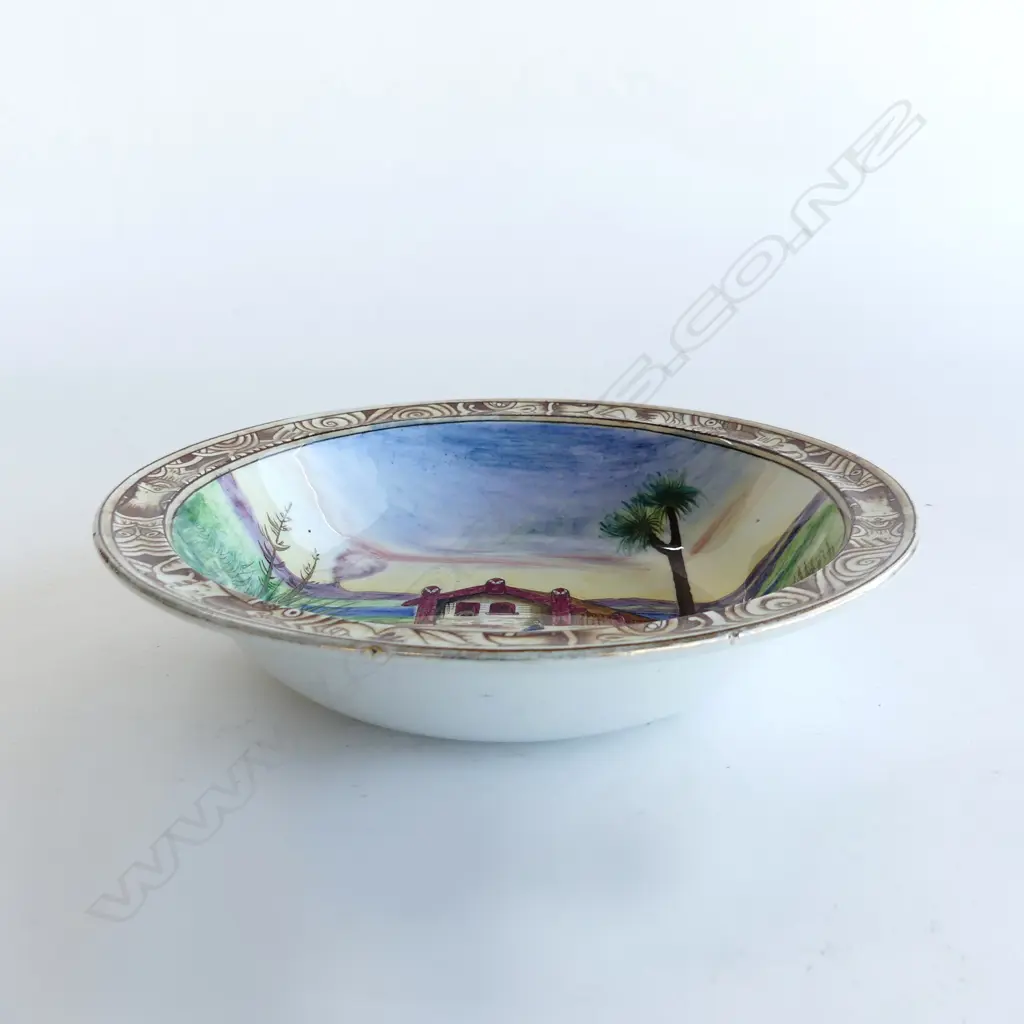LARGE MAORILAND GRIMWADES BOWL. WHARENUI SCENE. HAND PAINTED S PER BACKSTAMP. SLIGHT OLD BROWN HAIRLINE BUT STILL RINGS. Image 1++