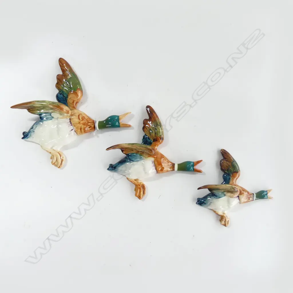 3 BESWICK GRADUATED WALL FLYING DUCKS (L. 210 Image 1++