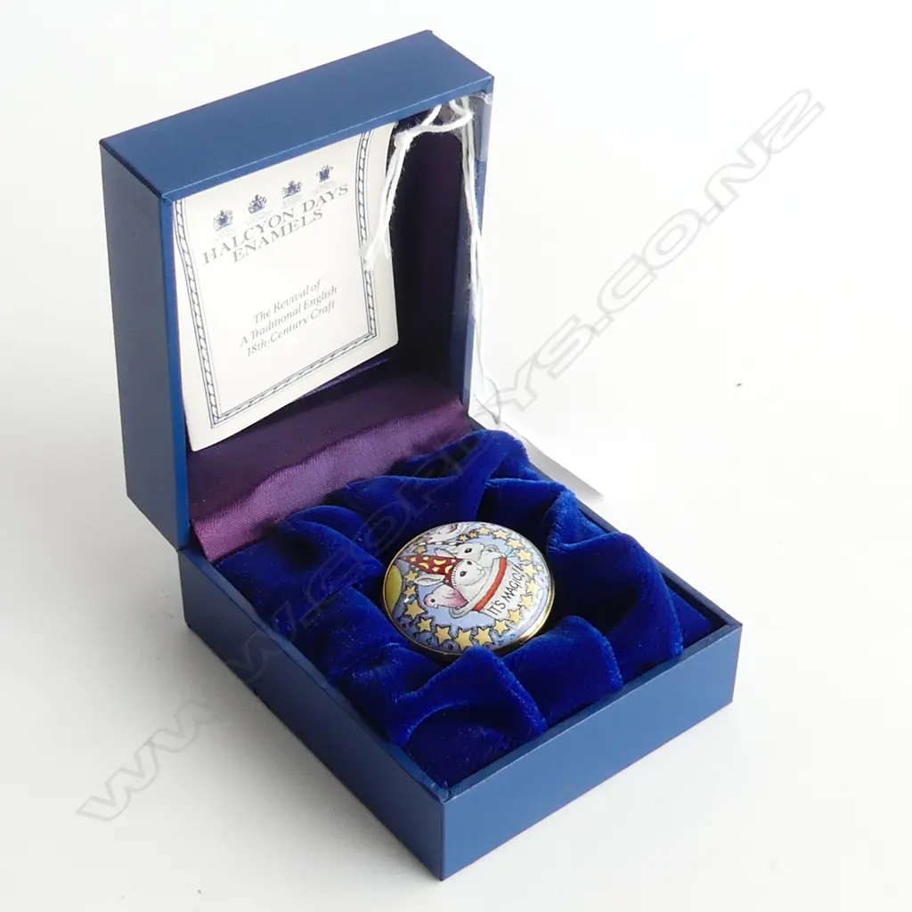 ENAMELLED HALCYON DAYS 'MAGIC' BOX Image 1++