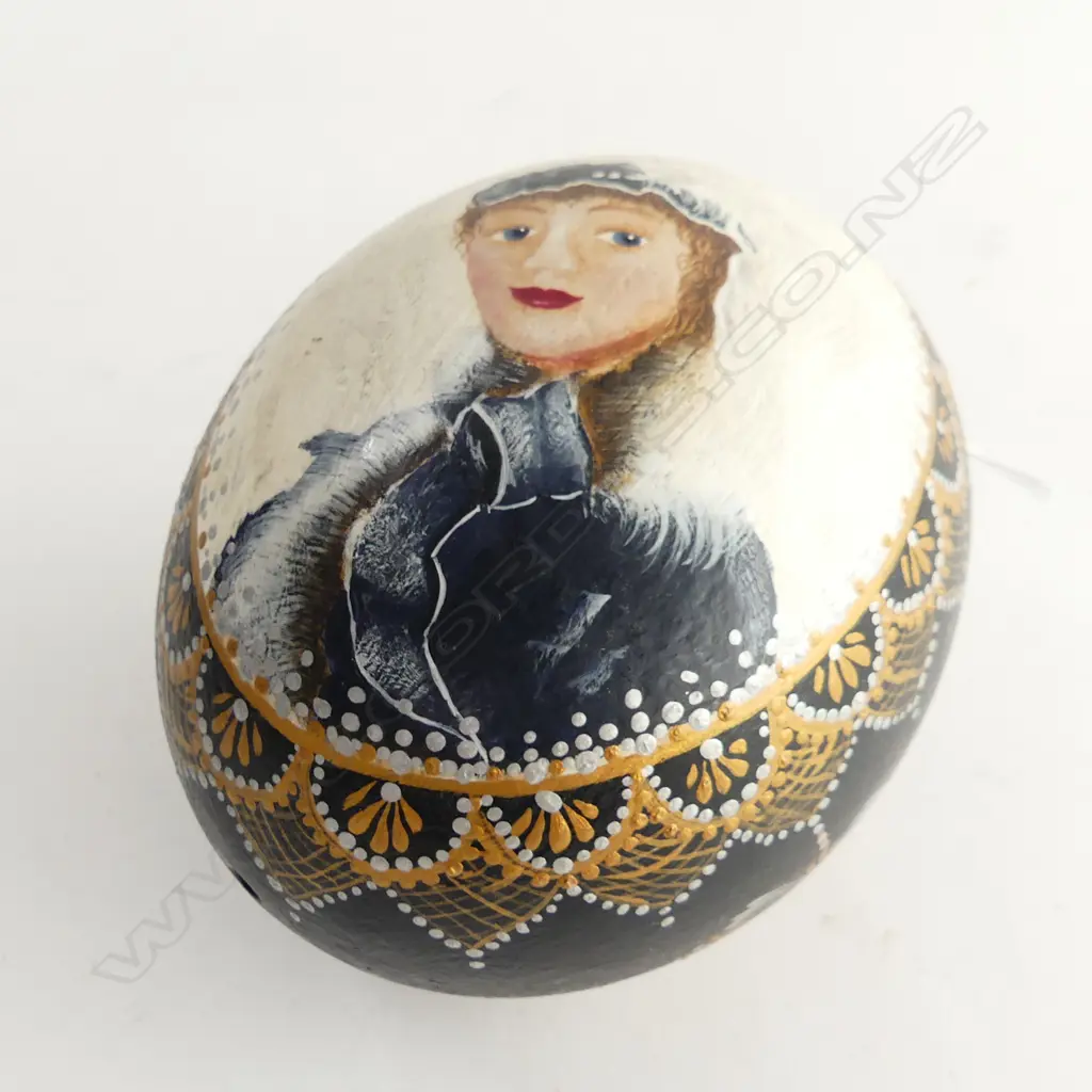 HAND PAINTED  OSTRICH EGG DEPICTING VICTORIAN ERA LADY Image 1++