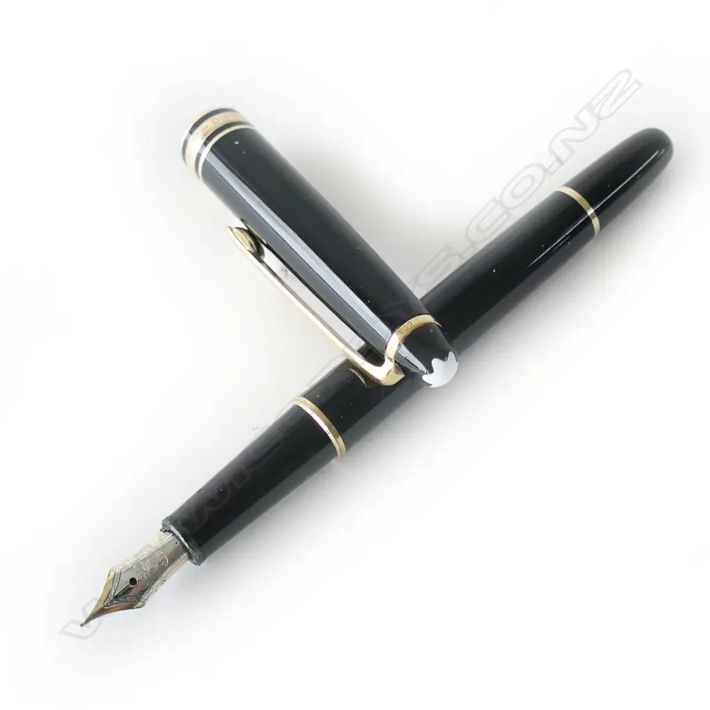 MONT BLANC MEISTERSTRUCK BLACK FOUNTAIN PEN Image 1++