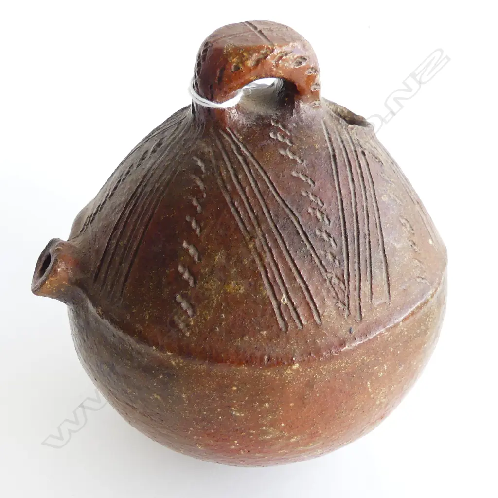 FIJIAN TERRACOTTA WATER VESSEL H.160mm Image 1++