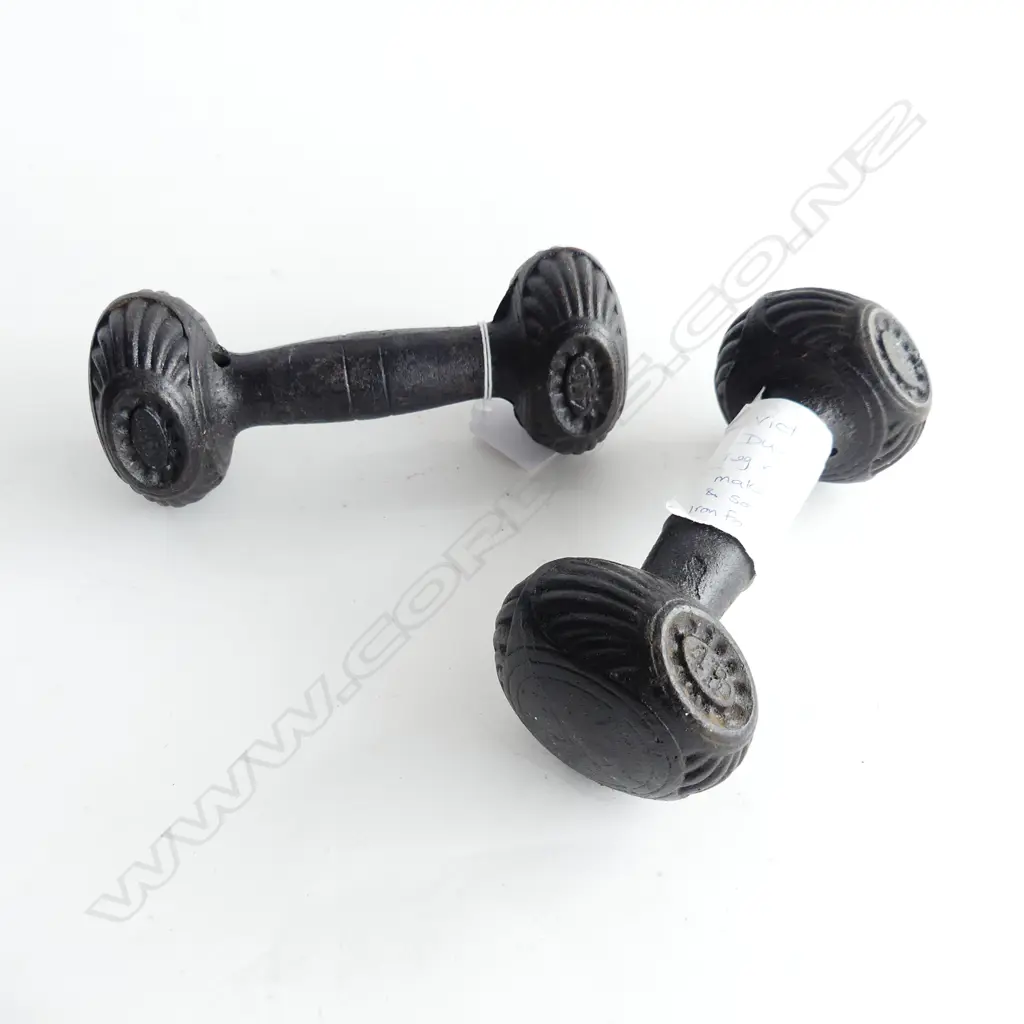 PR VICTORIAN CAST IRON DUMBELLS - 4 LBS - ARCHIBALD KENRICK WEST BROMWICH L.170mm Image 1++