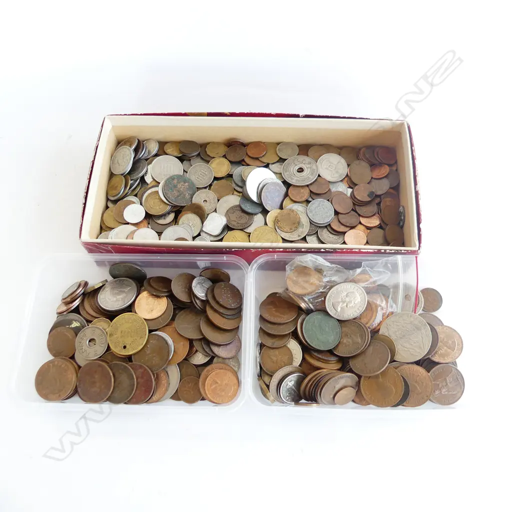 ASST. NZ & WORLD COINS 2288 GRAMS Image 1++