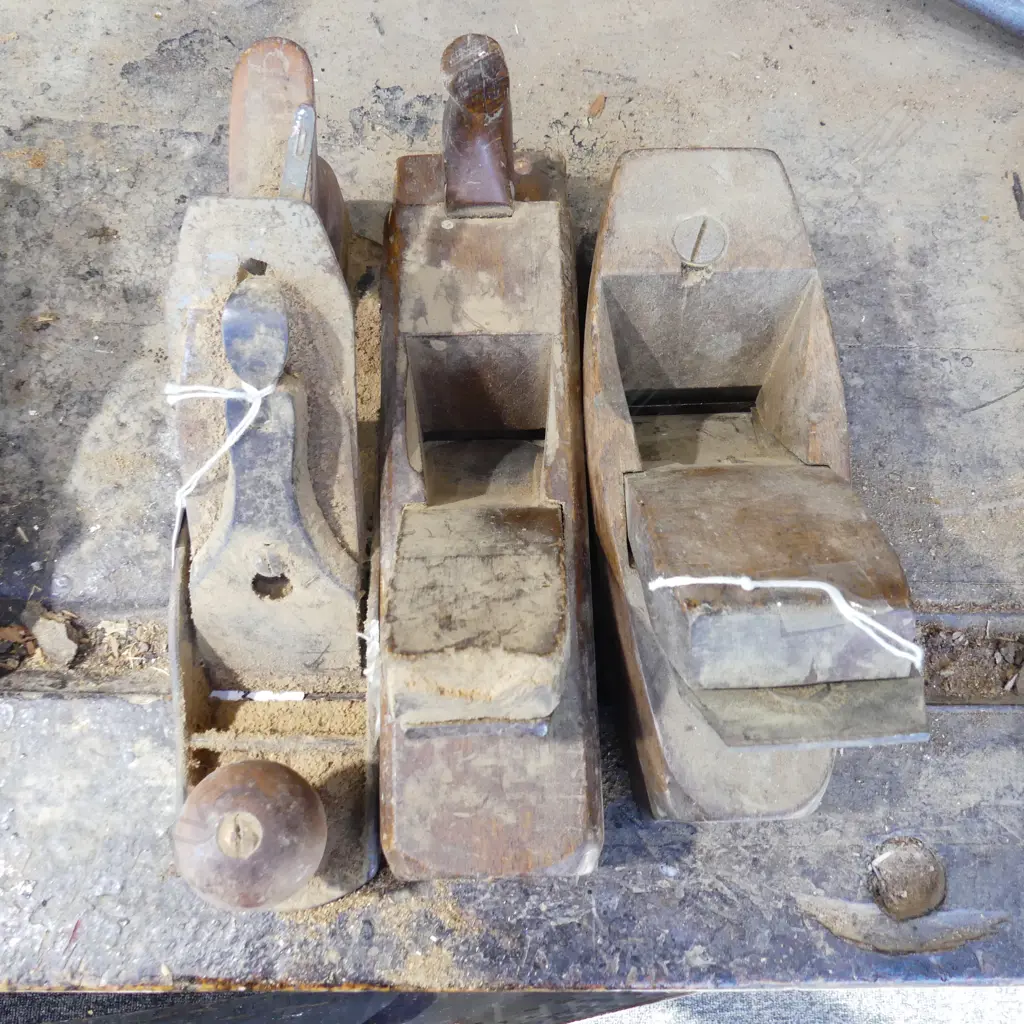 3 PLANES; 2 WOODEN L.250mm & 1 STEEL L.230mm EX. PAUL BROADBENT WORKSHOP Image 1++