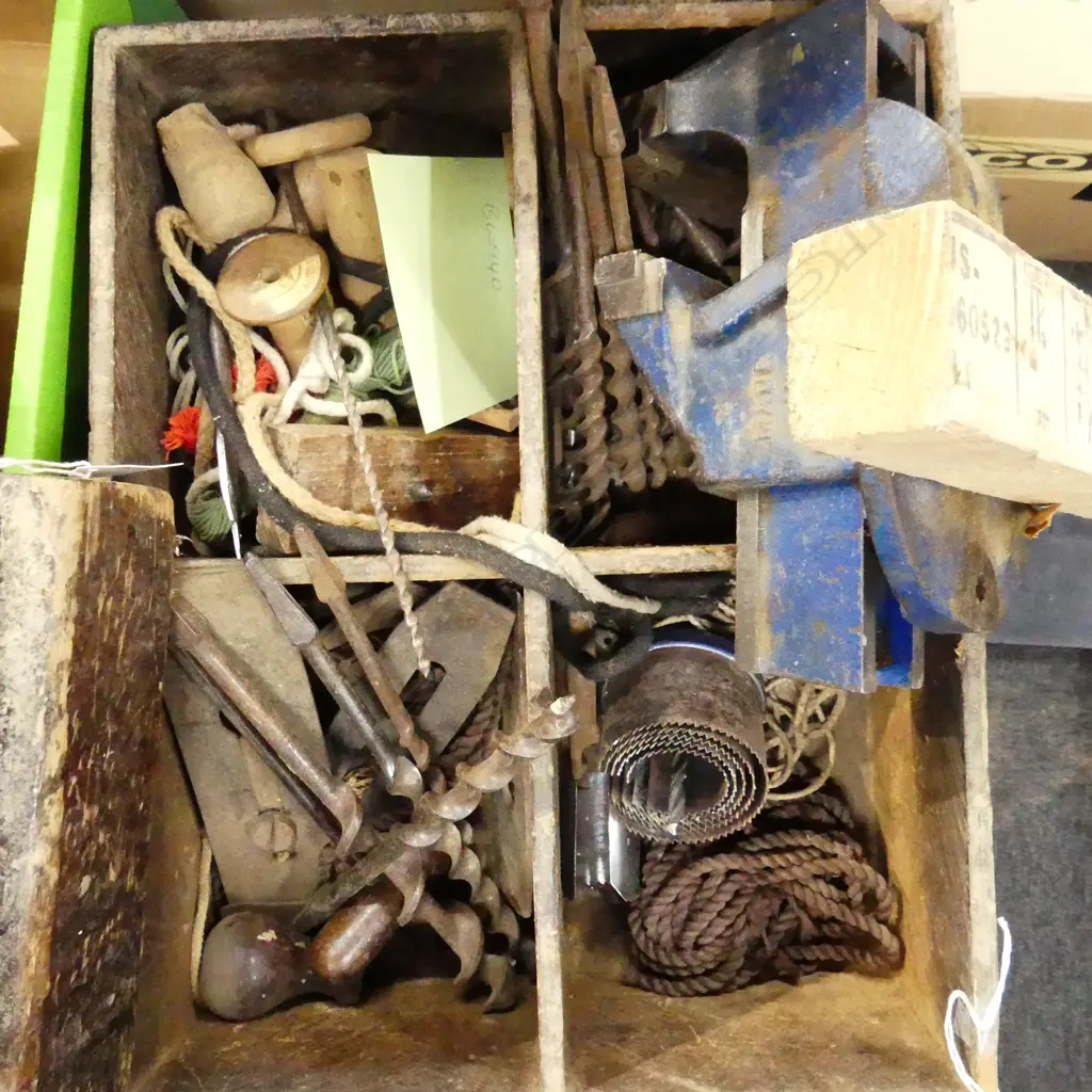 TRAY OF ORGA BITS, SMALL VICE ETC,  L.380mm, W.300mm EX. PHIL BROADBENT WORKSHOP Image 1++