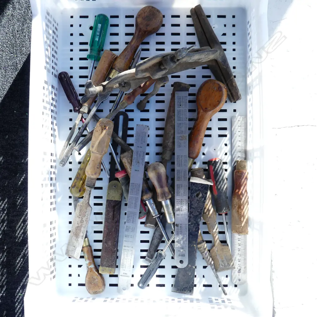 BOX LOT VINTAGE SCREW DRIVERS CLAMP ETC EX. PHIL BROADBENT WORKSHOP Image 1++