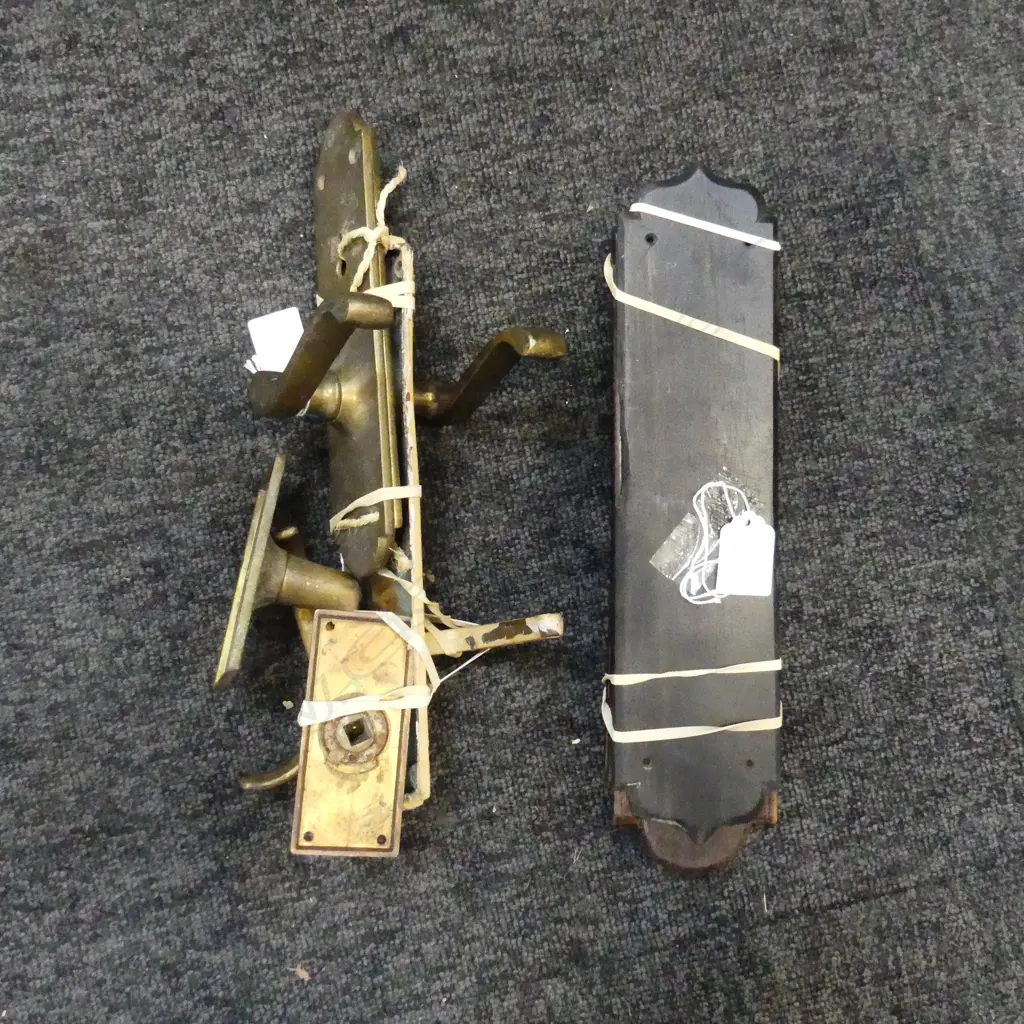 FOUR BRASS HANDLES & TEN HARDWOOD TOUCH PLATES . L. 315mm Image 1++
