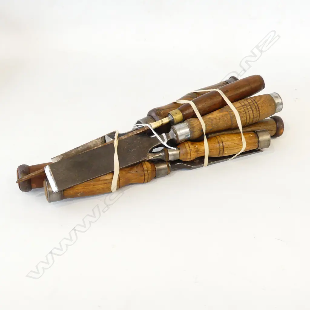 EIGHT WOOD CHISELS.  Image 1++