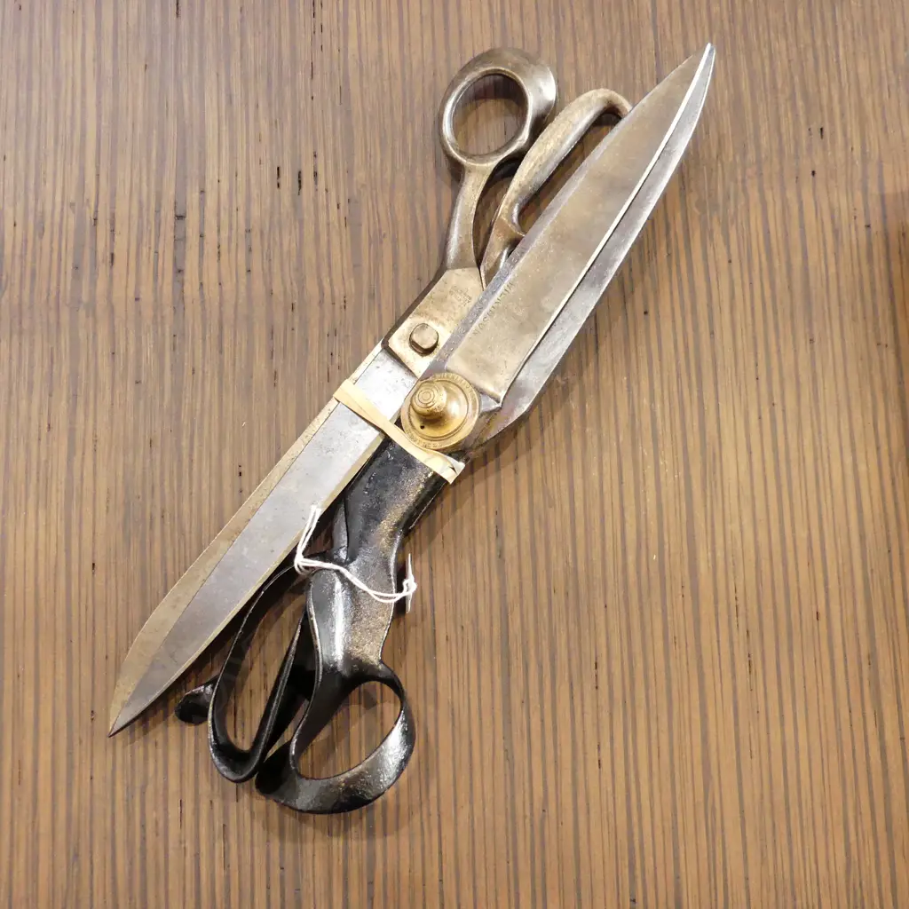 PAIR LARGE SHEERS. LONGEST L.380mm Image 1++