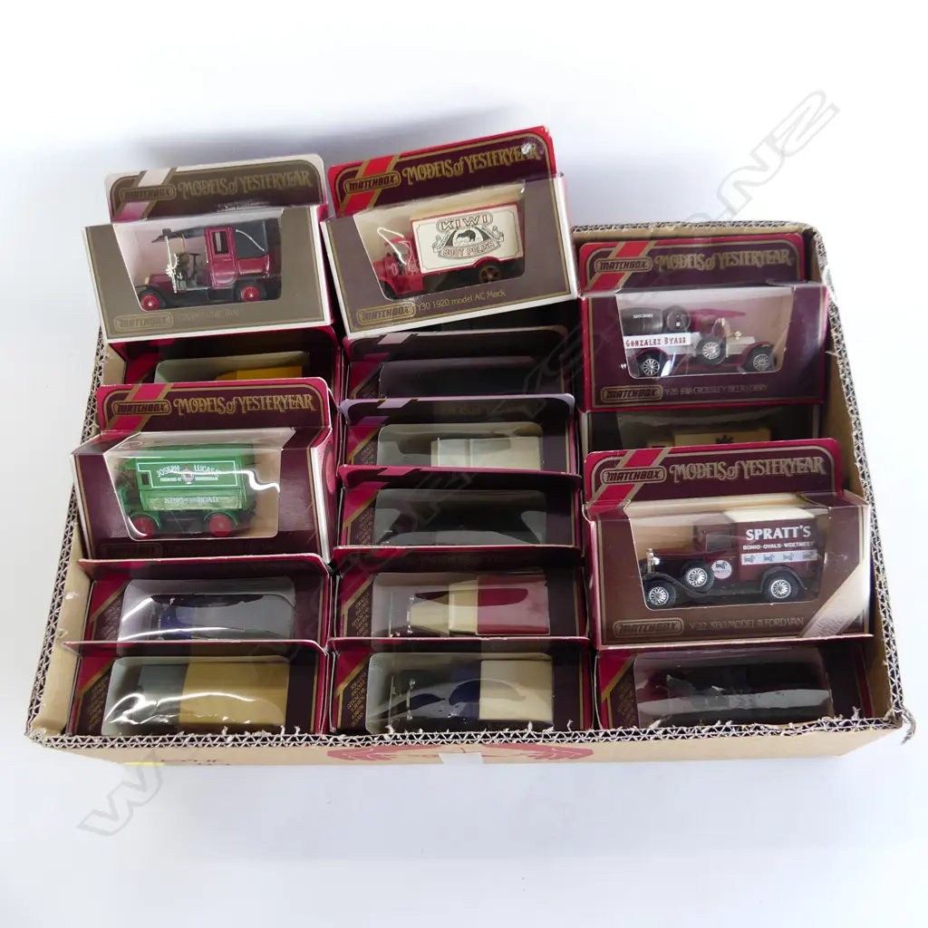 BOX OF 20 MODELS OF YESTERYEAR MATCHBOX CARS Image 1++
