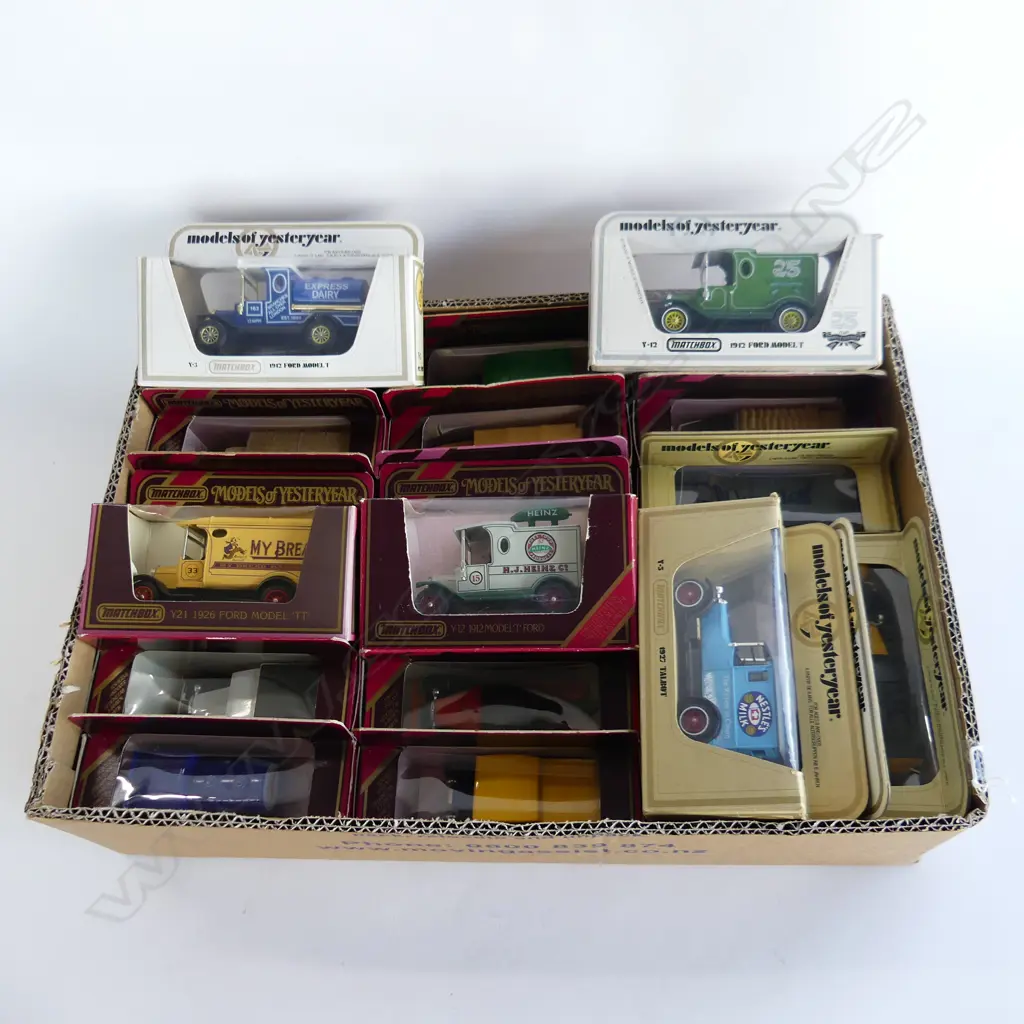 BOX OF 20 MODELS OF YESTERYEAR MATCHBOX CARS Image 1++