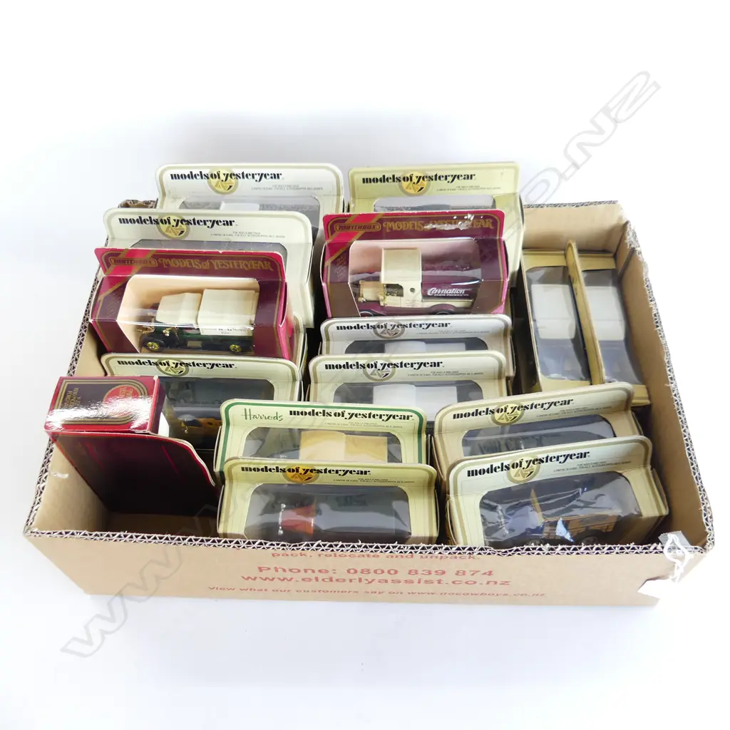 BOX OF 20 MODELS OF YESTERYEAR MATCHBOX CARS Image 1++